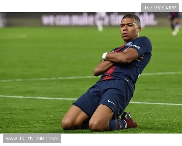 姆巴佩与儿童粉丝互动太暖｜让偶像成为孩子心中的光芒